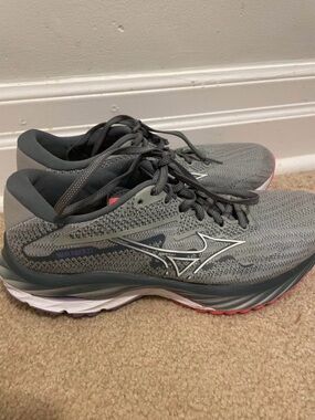 Mizuno Wave Rider running shoes 8.5 W